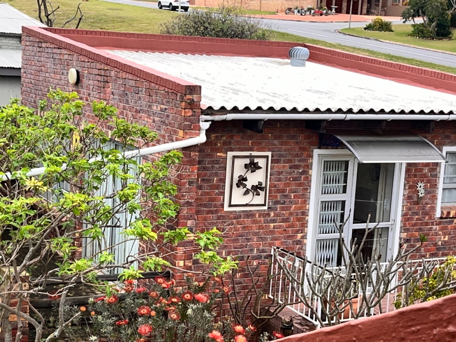 3 Bedroom Property for Sale in Wavecrest Eastern Cape